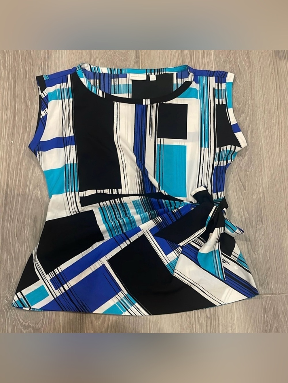 New York & Company Abstract Geo Print Tie-Waist Blouse Size L